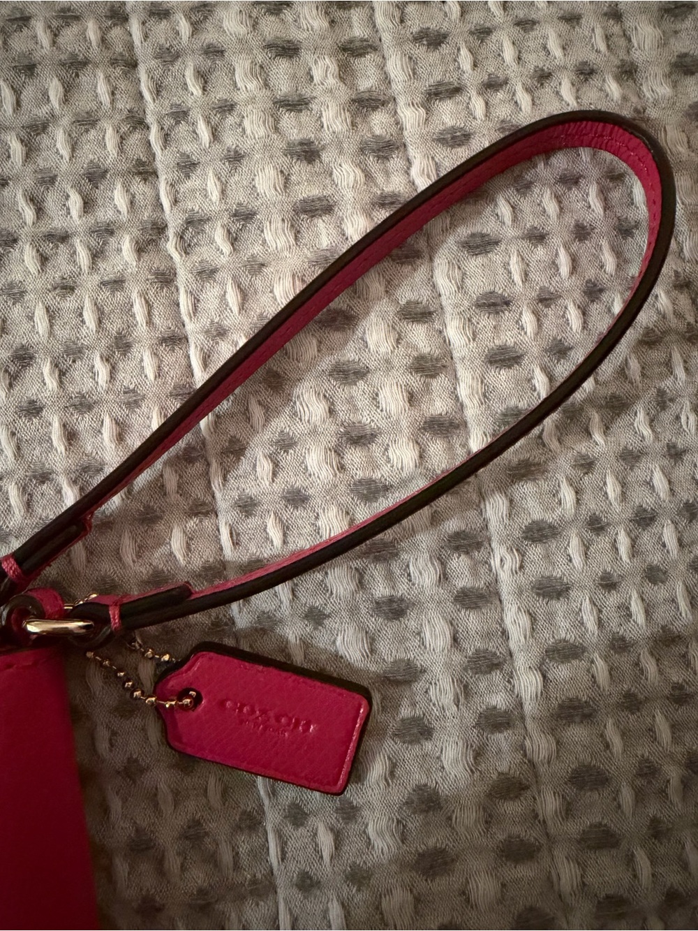 Coach Corner Wristlet! Hot Pink! Excellent condition! - Picture 5 of 8